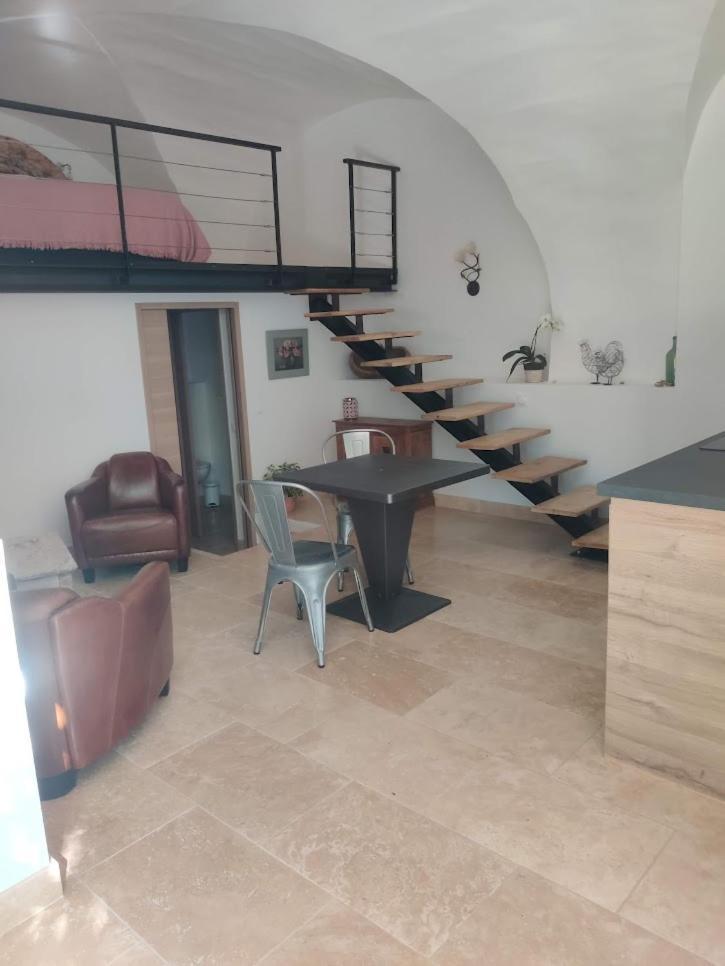 Charme Et Authenticite Dans Une Ferme. Lourmarin Exterior photo